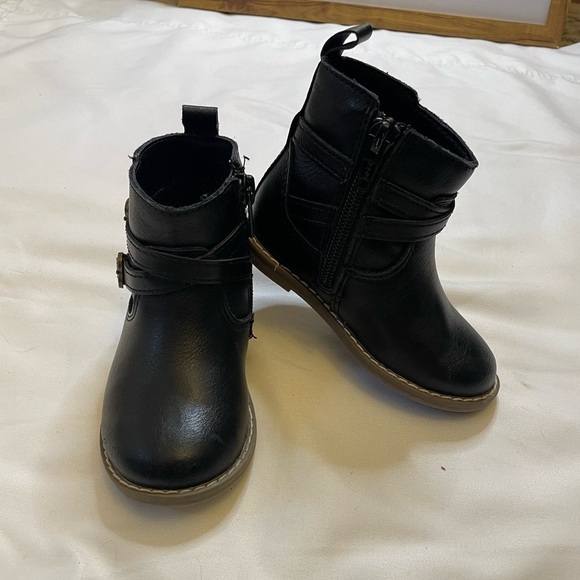 Girls Old Navy size 6 (13.5) black boots - Picture 2 of 7